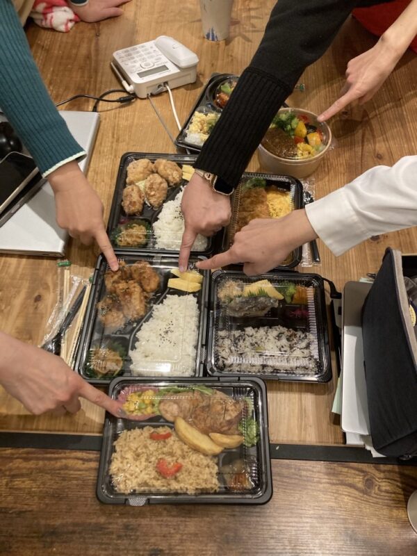 おおニャン日記💖2冊目編　ボブも食べたのかなぁ🍖