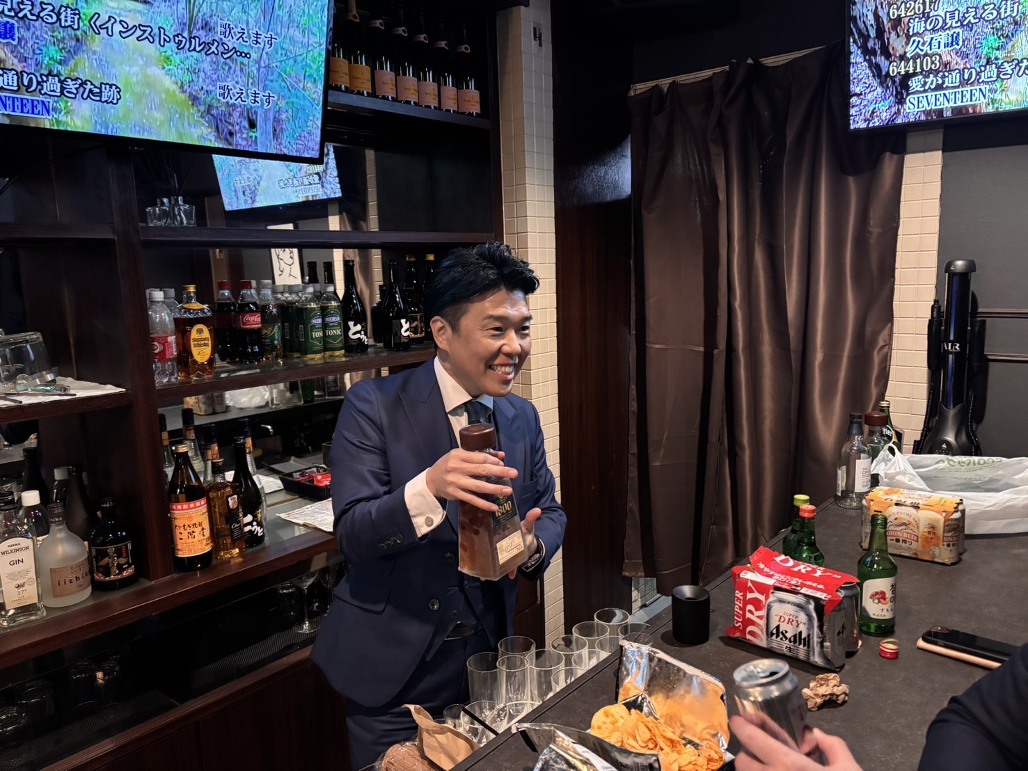 同じ目線だからこそ、話しやすくなる笑顔となる！